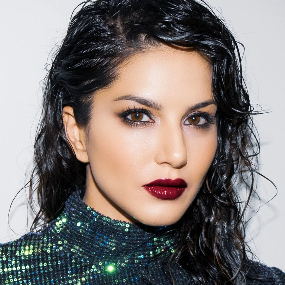 Star Struck By Sunny Leone Liquid Lip Color - Midnight Twinkle