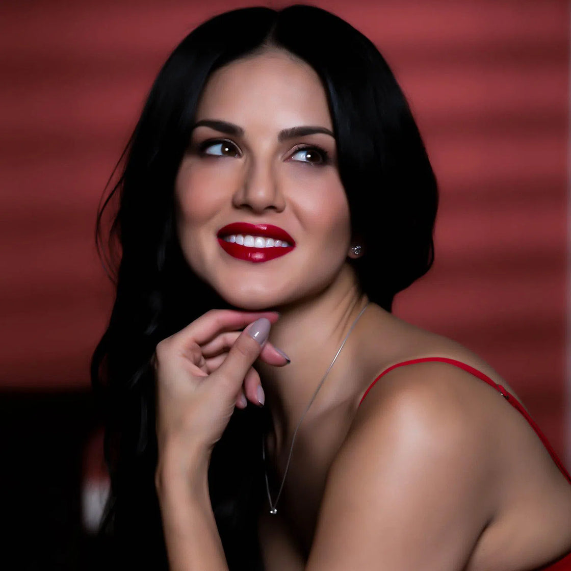 Star Struck By Sunny Leone Intense Matte Lip Color - Cherry Bomb