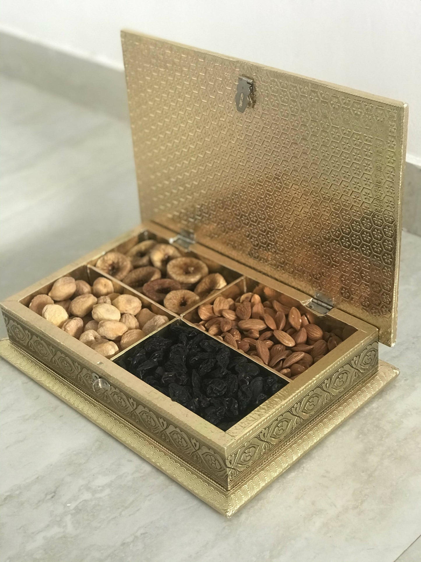 SK Mithaii | Assorted Rajasthani Elephant Design Dry Fruit Box | Almonds | Apricots | Figs | Black Resins |4 Partition