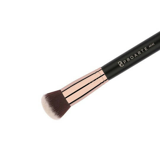 Proarte Round Kabuki Brush AK-42